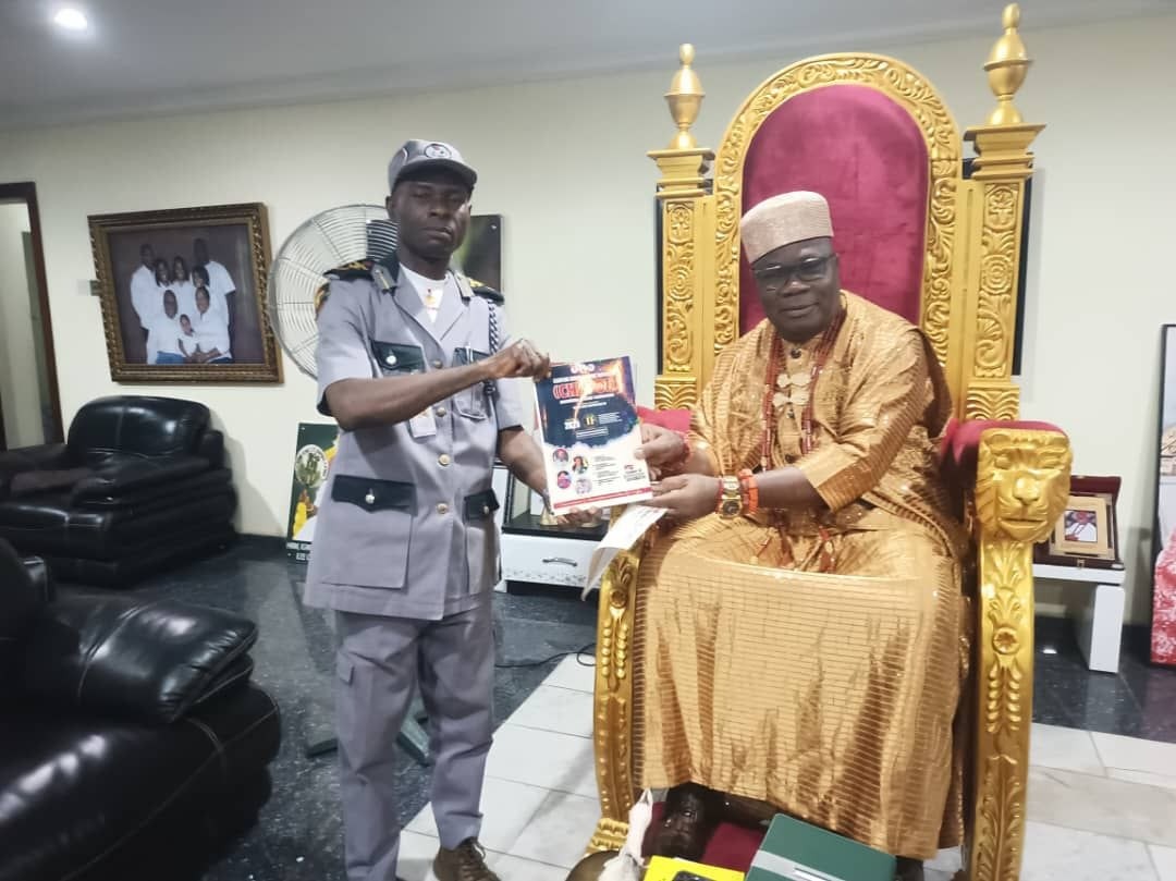 CHAPOL delegation at the Igwe's palace